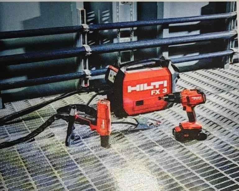 تُبسّط أداة Hilti اللاسلكية لقفل المسامير باللحام من نوع FX3-A عمليات تثبيت الفولاذ الملحوم